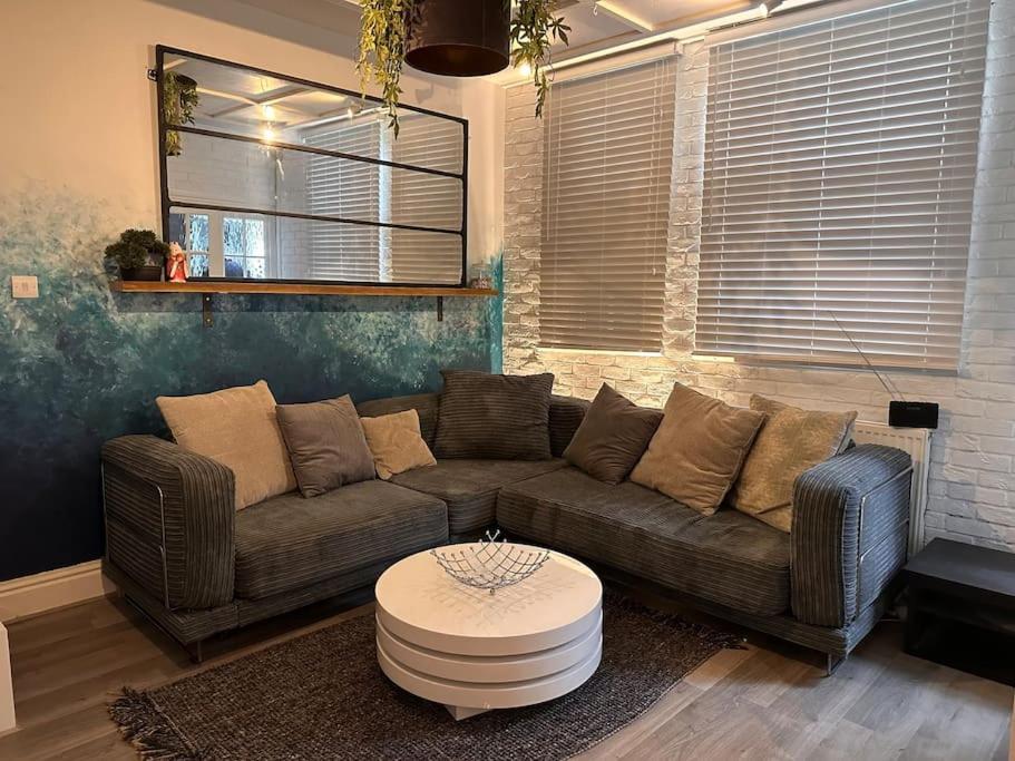 Вилла Quirky Town Centre Hideaway Лимингтон Экстерьер фото
